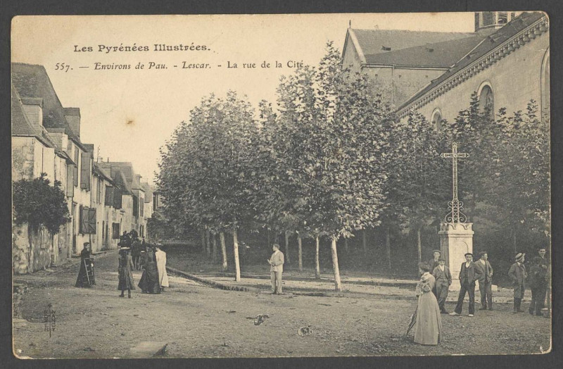Carte postale ancienne Lescar Rue Cité