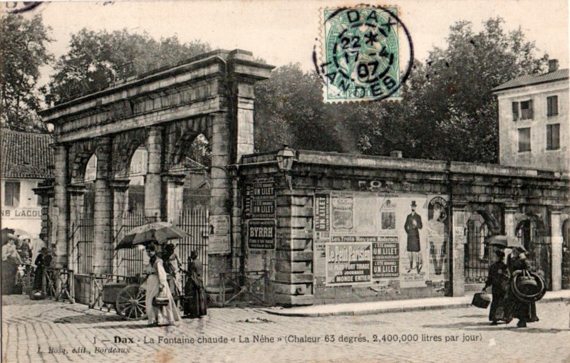 Carte postale ancienne Dax (Landes) - Fontaine chaude 77