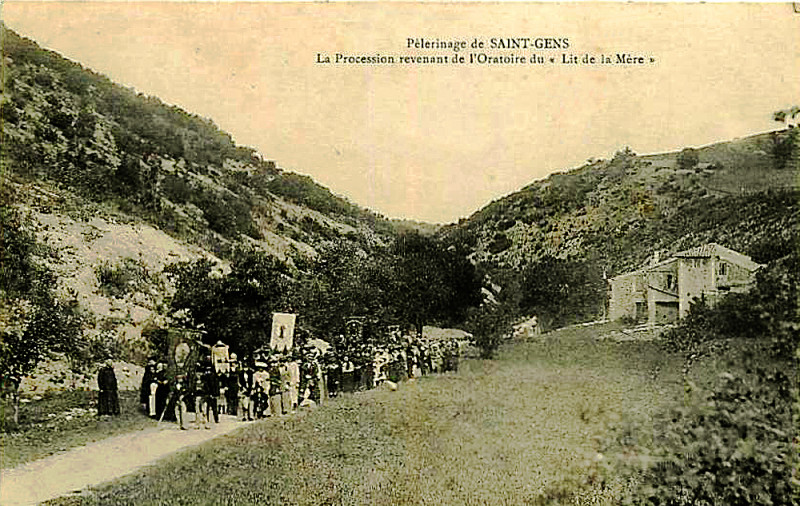 Carte postale ancienne Le Beaucet arrivée du pélerinage de Saint-Gens