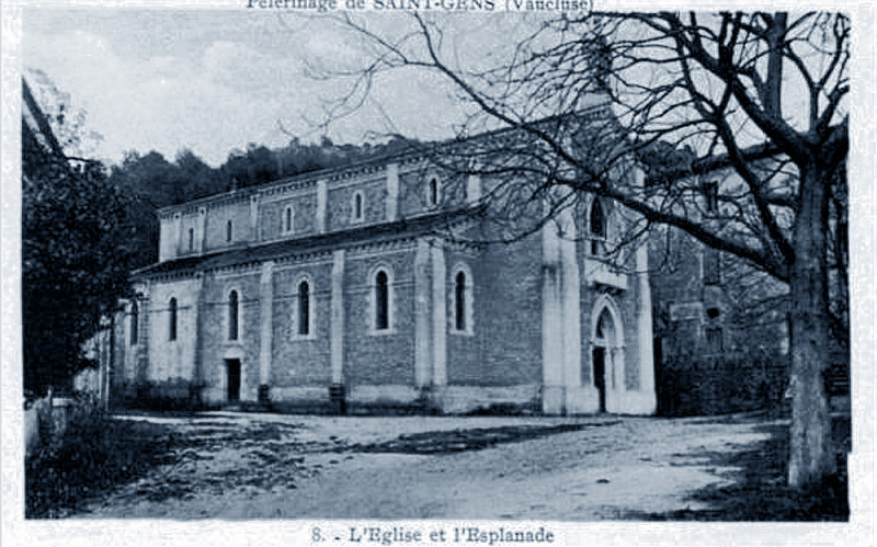 Carte postale ancienne Le Beaucet Eglise et esplanade de Saint-Gens