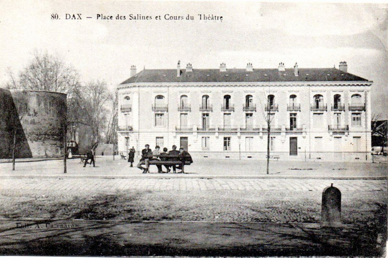 Carte postale ancienne Dax (Landes) - Place des Salines 2