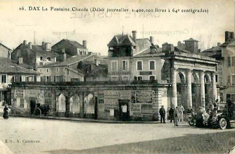 Carte postale ancienne Dax (Landes) - Fontaine chaude 15