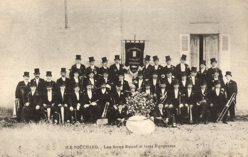 Carte postale ancienne Les Bigophones de l'Ile Bouchard