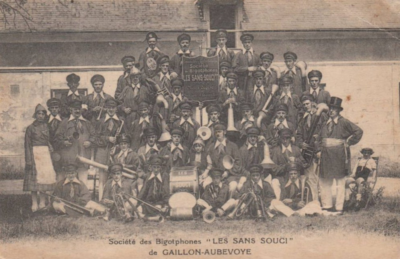 Carte postale ancienne Les Sans Souci - Gaillon-Aubevoye