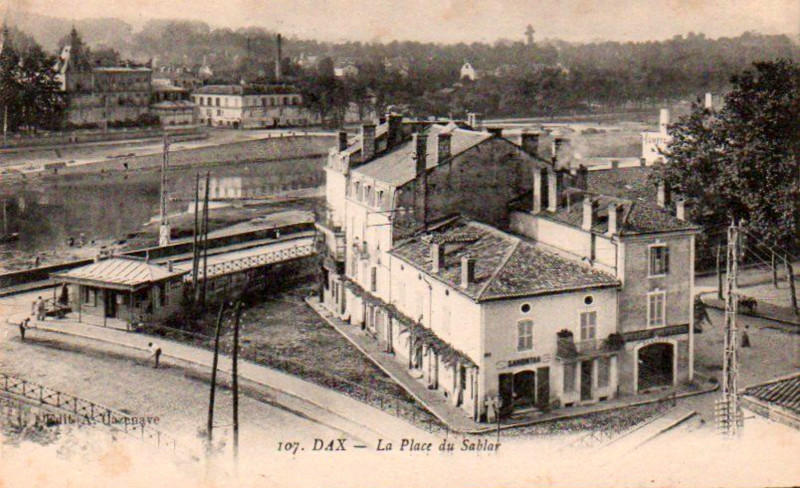 Carte postale ancienne Dax (Landes) - Place du Sablar 2
