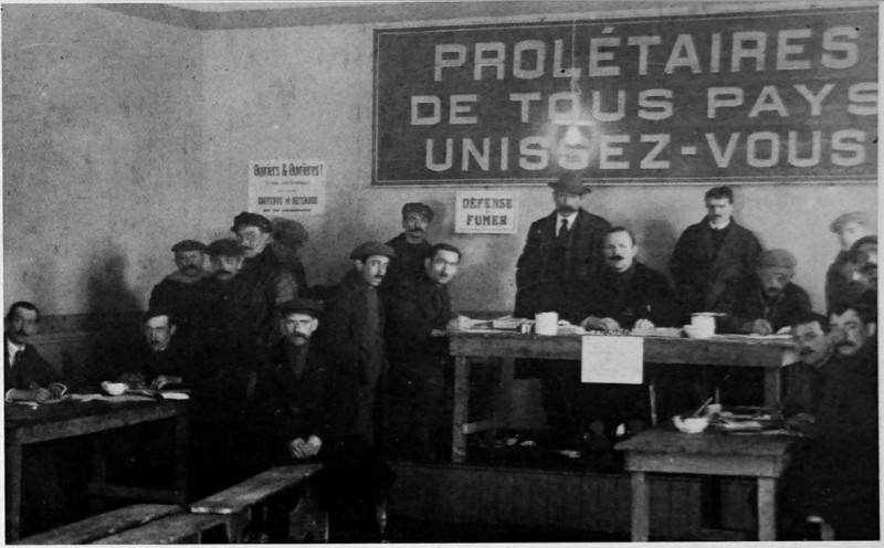 Carte postale ancienne ReimS bourse du travail 8412