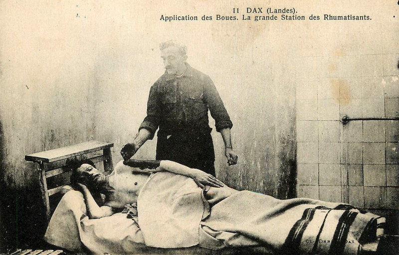 Carte postale ancienne Dax (Landes) - Application de boues 5