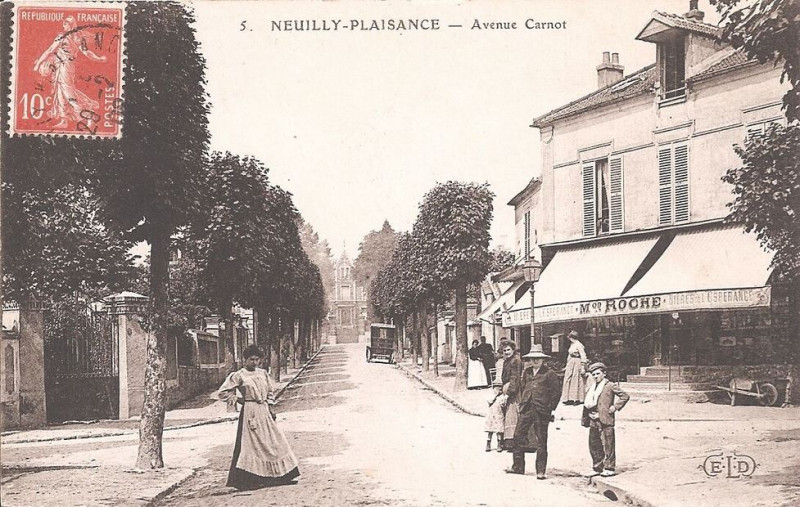 Carte postale ancienne Neuilly-Plaisance.Avenue Carnot