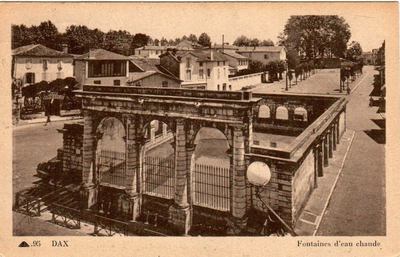 Carte postale ancienne Dax (Landes) - Fontaine chaude 2