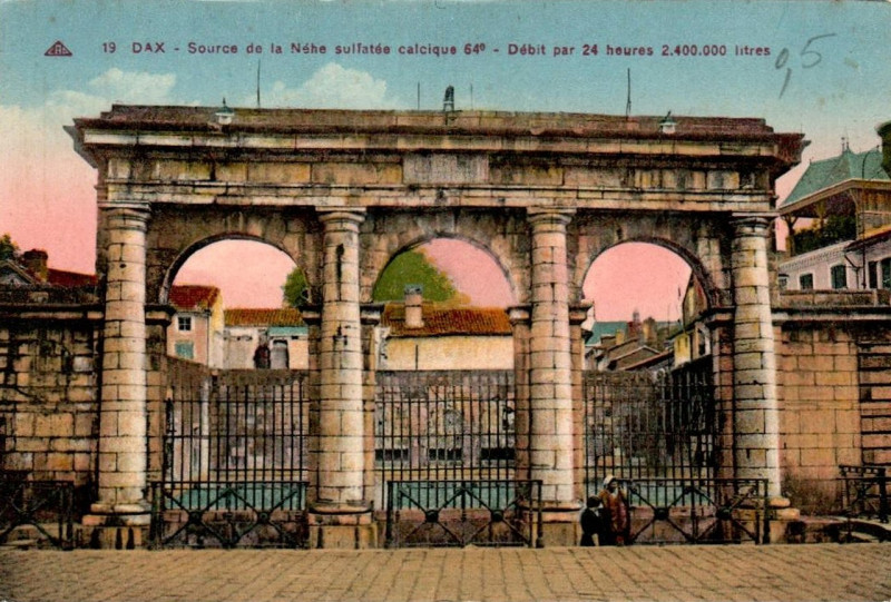 Carte postale ancienne Dax (Landes) - Fontaine chaude 36