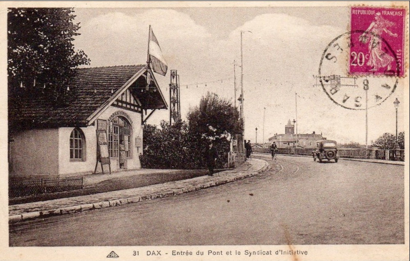 Carte postale ancienne Dax (Landes) - Place du Sablar 5