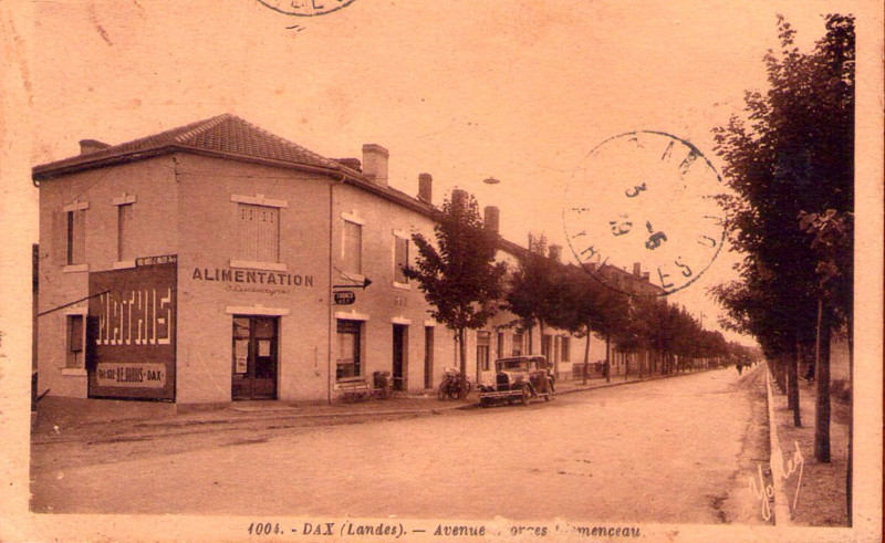 Carte postale ancienne Dax (Landes) - avenue Georges-Clémenceau 1