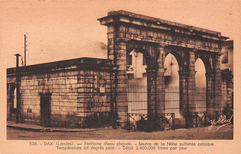 Carte postale ancienne Dax (Landes) - Fontaine chaude 12