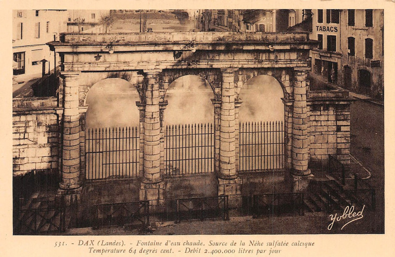 Carte postale ancienne Dax (Landes) - Fontaine chaude 39
