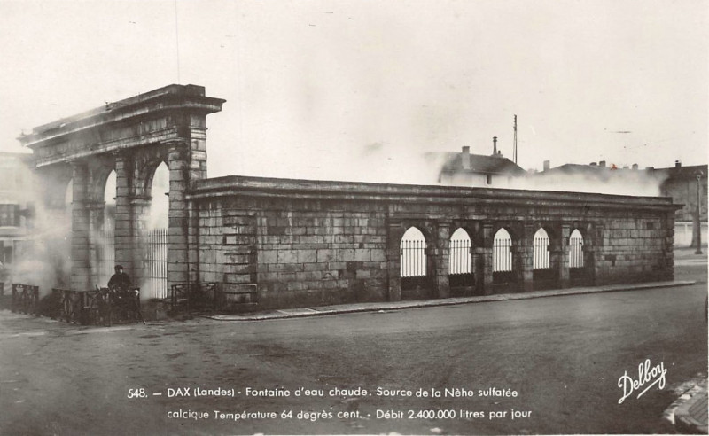 Carte postale ancienne Dax (Landes) - Fontaine chaude 75