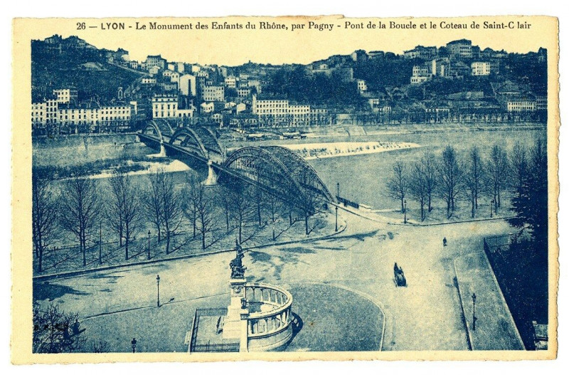 Carte postale ancienne Rhône Lyon Le Monument des Enfants du Rhône par Pagny Pont de la Boucle à Lyon