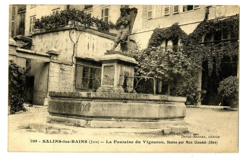 Carte postale ancienne Jura Salins-les-Bains La Fontaine du Vigneron à Salins-les-Bains
