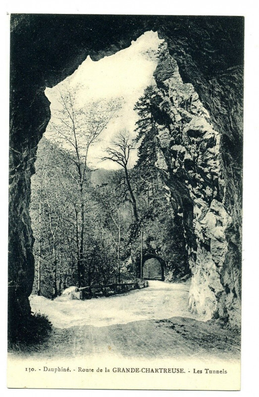 Carte postale ancienne Isère Route de la Grande-Chartreuse Les Tunnels