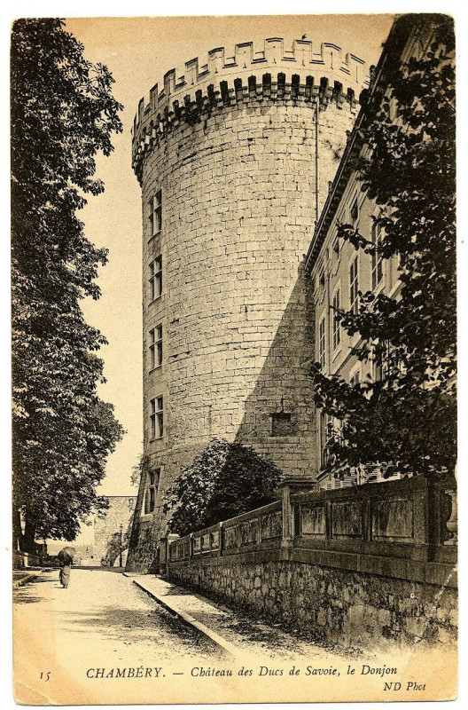 Carte postale ancienne Savoie Chambéry Le Château des Ducs de Savoie Le Donjon à Chambéry