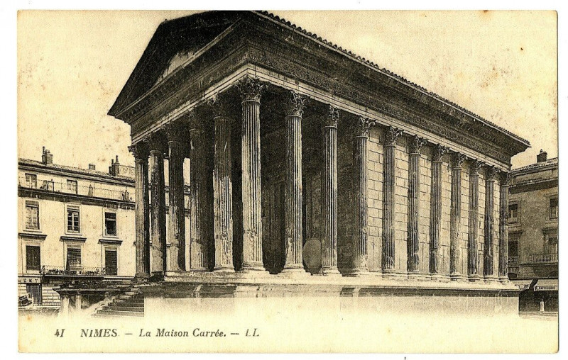 Carte postale ancienne Gard Nîmes La Maison Carrée à Nîmes