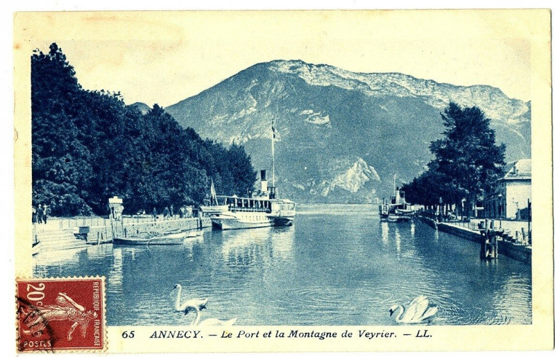 Carte postale ancienne Haute-Savoie Annecy Le Port et la Montagne de Veyrier bateaux à Annecy