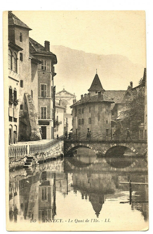 Carte postale ancienne Haute-Savoie Annecy le Quai de l'Ile à Annecy