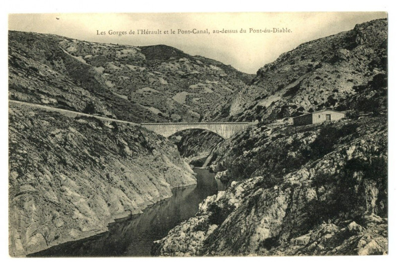 Carte postale ancienne Herault Les Gorges de l'Hérault et le Pont-Canal