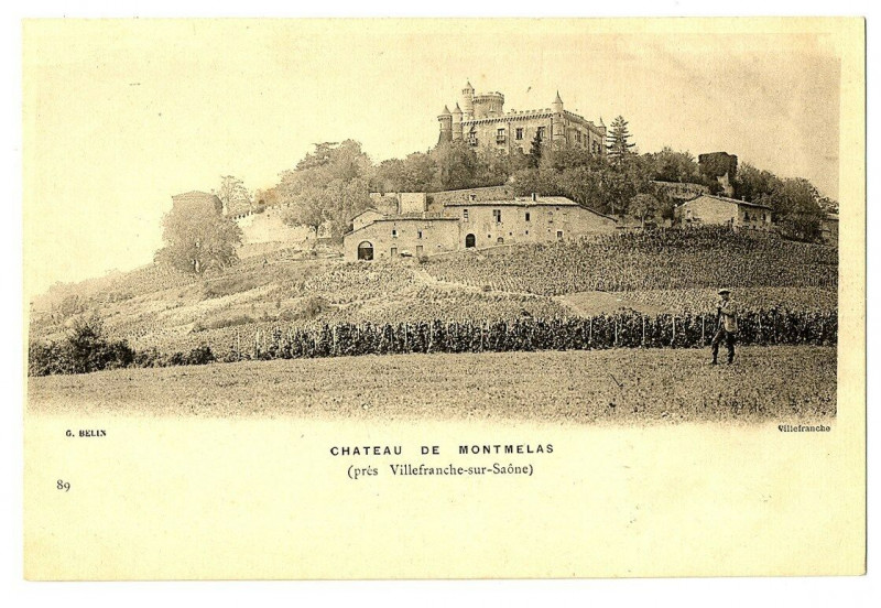 Carte postale ancienne Rhône Montmelas Château animé