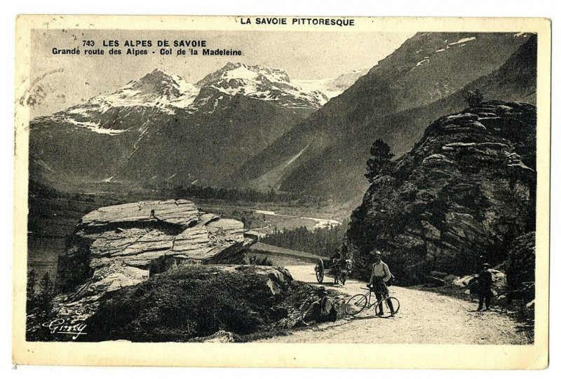 Carte postale ancienne Savoie Col de la Madeleine animé