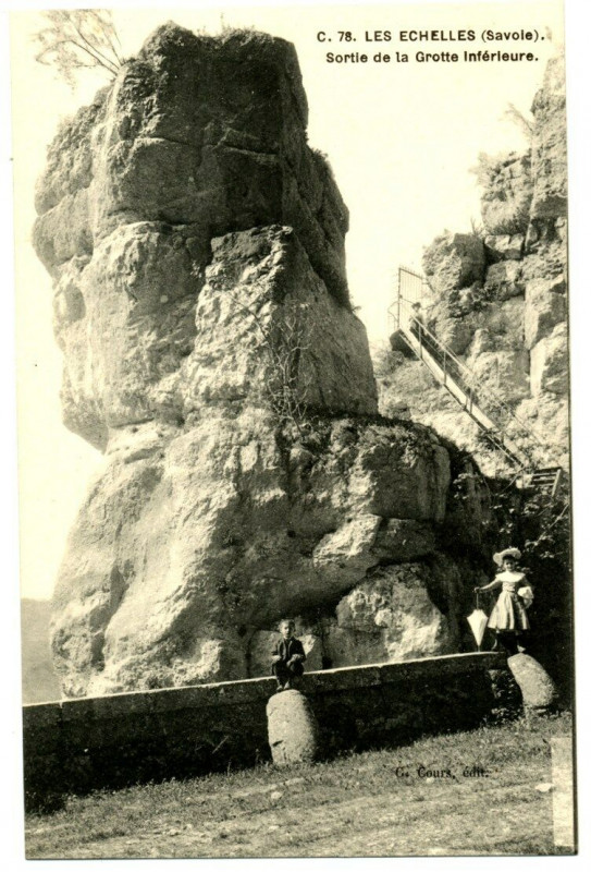 Carte postale ancienne Savoie les Echelles Sortie de la Grotte Inférieure animé