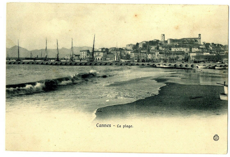 Carte postale ancienne Alpes Maritimes Cannes La Plage à Cannes