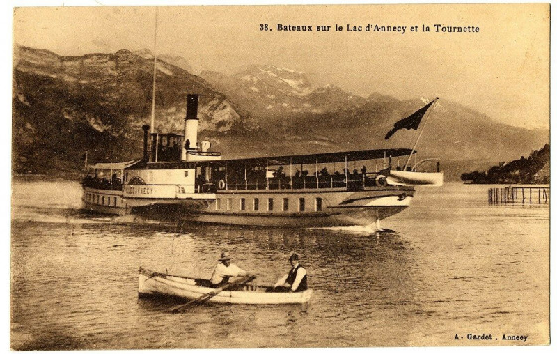 Carte postale ancienne Haute-Savoie Lac d'annecy et la Tournette Bateaux à Annecy