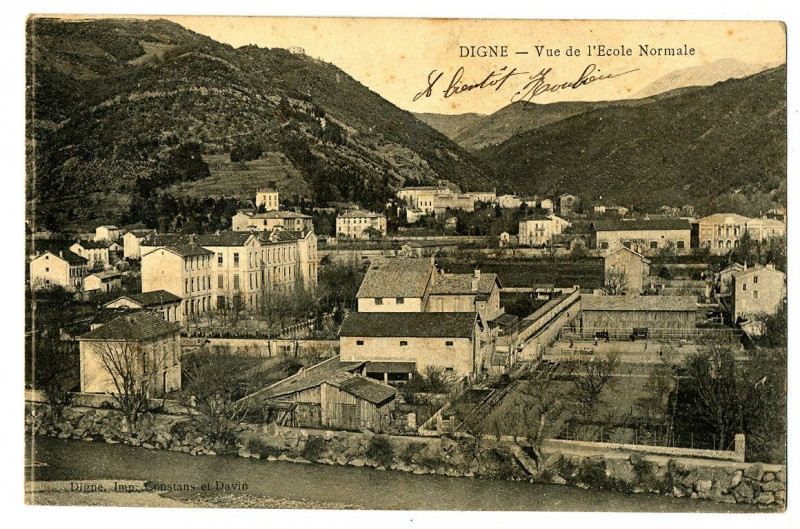 Carte postale ancienne Alpes de Haute-Provence Digne-les-Bains Vue de l'Ecole Normale à Digne-les-Bains