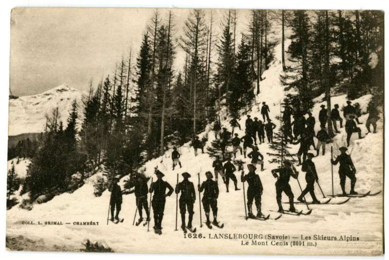 Carte postale ancienne Savoie Maurienne Lanslebourg Les skieurs Alpins Le Mont Cenis animé