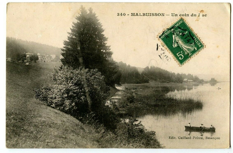 Carte postale ancienne Doubs Malbuisson Un coin du Lac animé bateau à Doubs