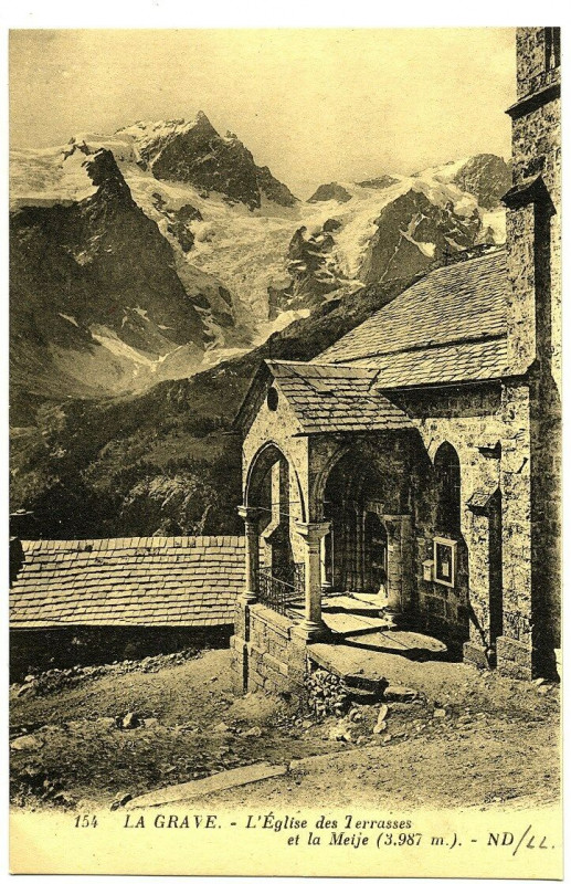 Carte postale ancienne Hautes-Alpes La Grave l' Eglise des Terrasses et la Meije à La Grave