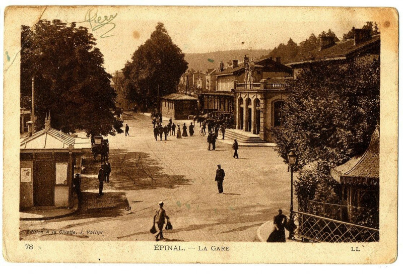 Carte postale ancienne Vosges Epinal La gare animé à Épinal