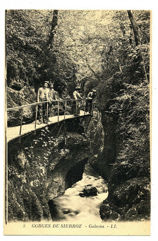 Carte postale ancienne Savoie Sierroz Les Gorges animé