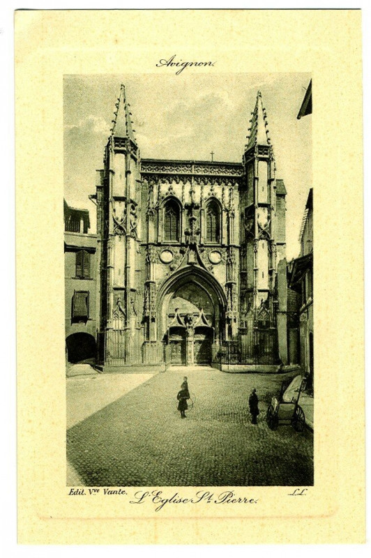 Carte postale ancienne Vaucluse Avignon L'Eglise Saint-Pierre animé à Avignon