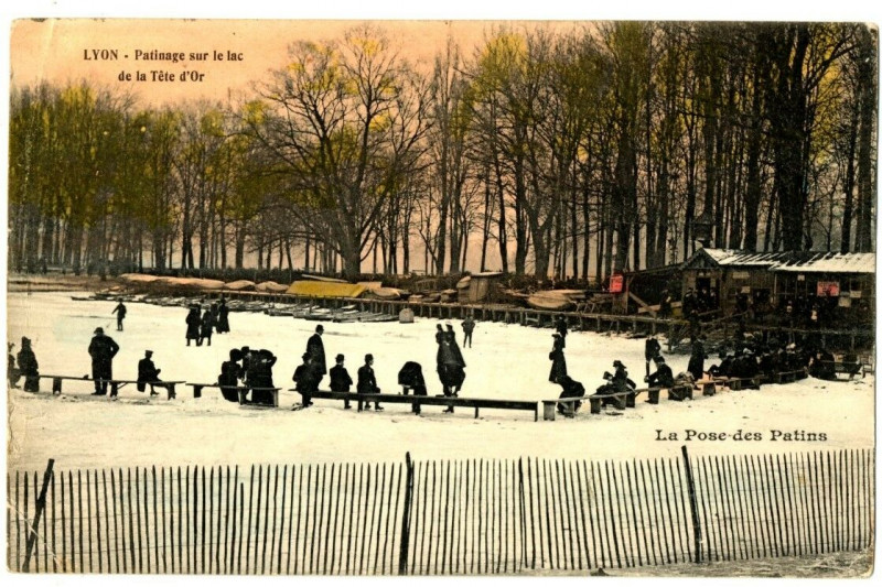 Carte postale ancienne Rhône Lyon Patinage sur le Lac de la Tête d'Or animé à Lyon