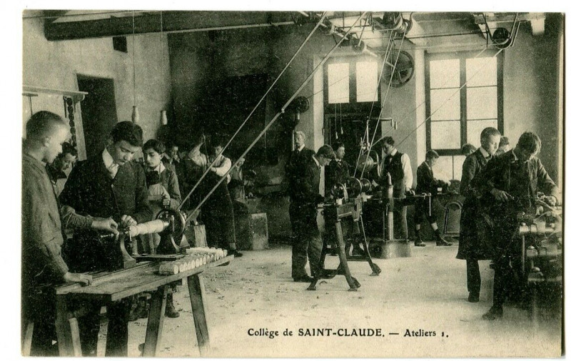 Carte postale ancienne Jura Saint-Claude Collège de saint-Claude Atelier 1 animé à Saint-Claude