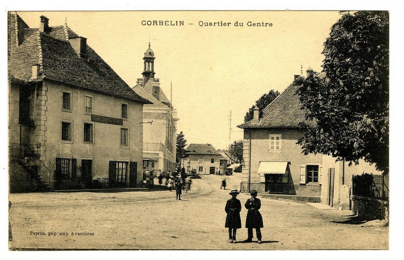 Carte postale ancienne Isère Corbelin Quartier du Centre animé à Corbelin