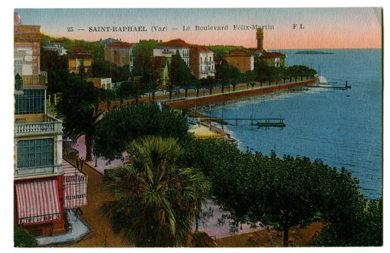 Carte postale ancienne Var Saint-Raphaël Le Boulevard Félix-Martin à Saint-Raphaël