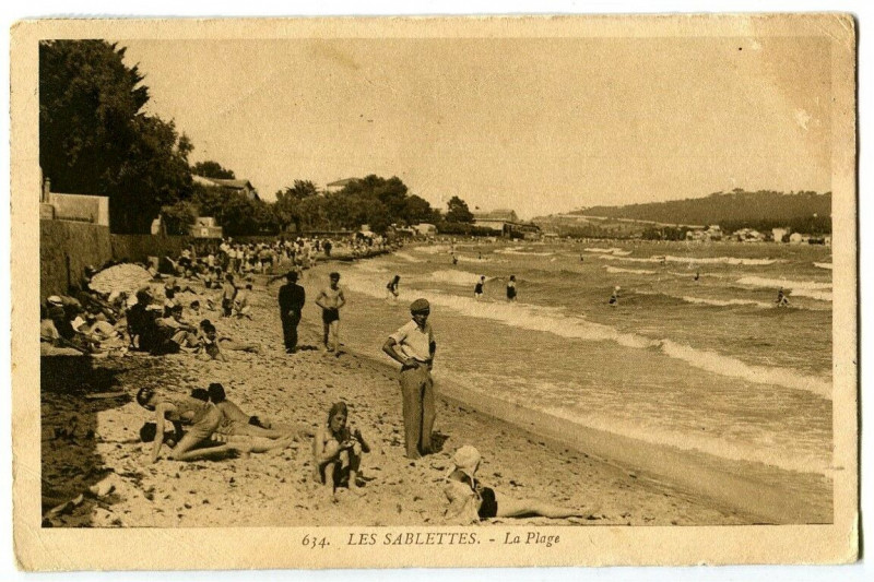 Carte postale ancienne Var Les Sablettes La Plage animé