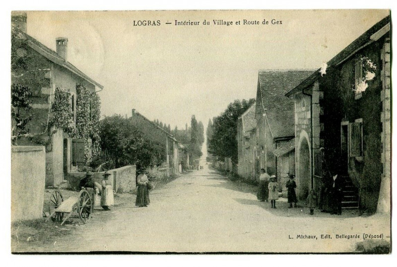 Carte postale ancienne Ain Logras Intérieur du Village et Route de Gex animé à Gex