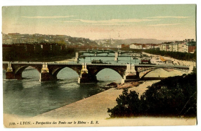 Carte postale ancienne Rhône Lyon Perspective des Ponts sur le Rhône à Lyon