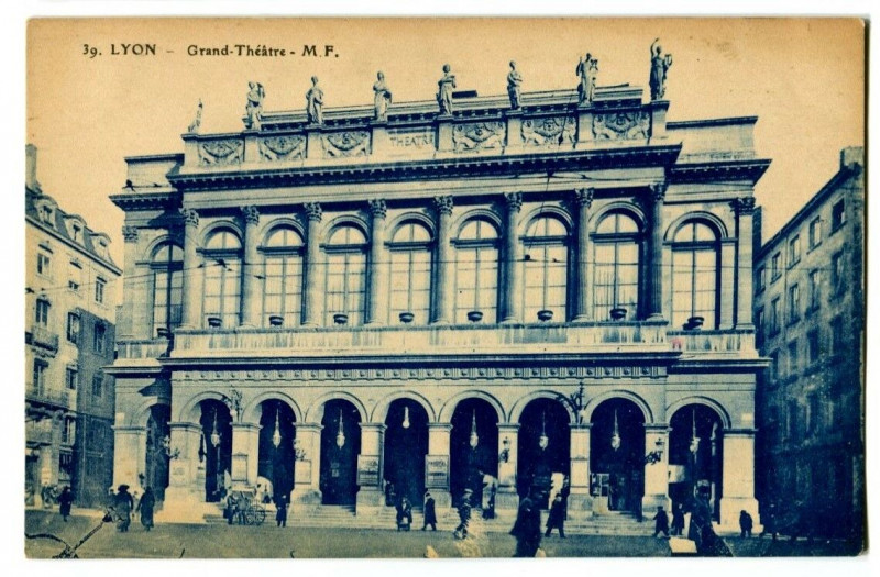 Carte postale ancienne Rhône Lyon Grand Théâtre animé à Lyon