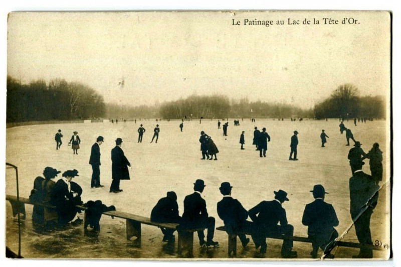Carte postale ancienne Rhône Lyon Patinage au Lac de la Tête d'Or animé carte-photo à Lyon