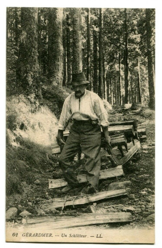Carte postale ancienne Vosges Gérardmer Un Schlitteur à Gérardmer