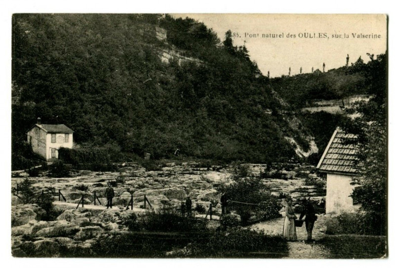 Carte postale ancienne Isère Pont Naturel des Oulles sur la Valserine animé à Oulles